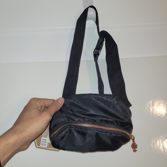 Black fannypack bag - Picture 5 of 7